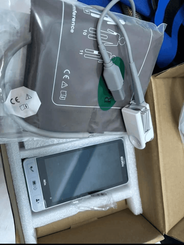 Photo Don de matériel médical au service des urgences – Hôpital Oum El Araies