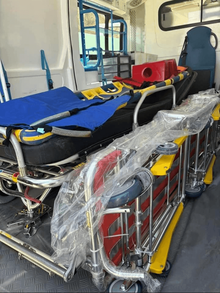 Photo Don de matériel médical au service des urgences – Hôpital Oum El Araies