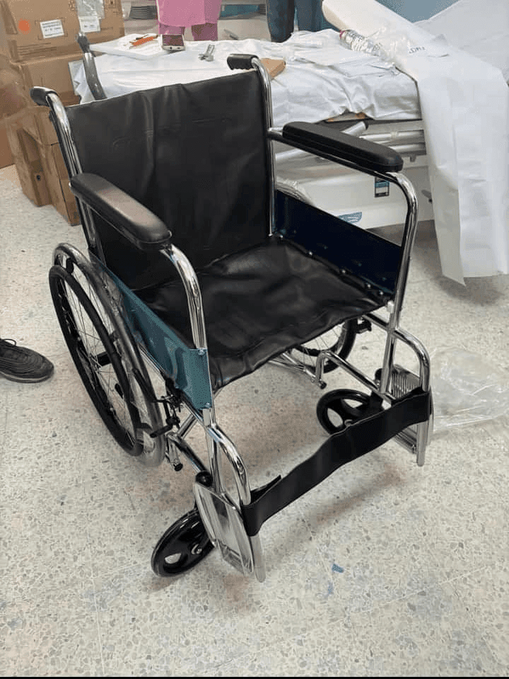 Photo Don de matériel médical au service des urgences – Hôpital Oum El Araies